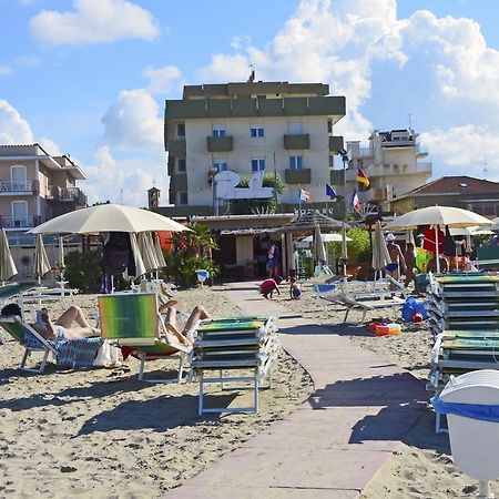Hotel Colombo Ріміні Екстер'єр фото