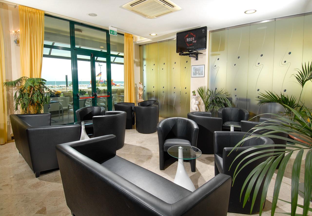 Hotel Colombo Ріміні Екстер'єр фото